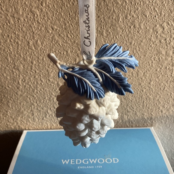 Wedgwood White Jasper + Blue Pine Cone, Porcelain Ornament on Ribbon, New in Box - Picture 9 of 10
